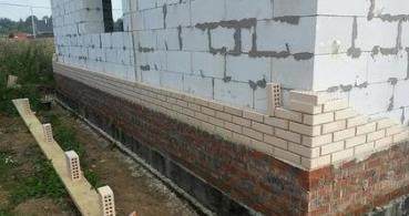 泡沫磚 傳統(tǒng)紅磚的綠色替代品，能否重塑農(nóng)村建房新格局？